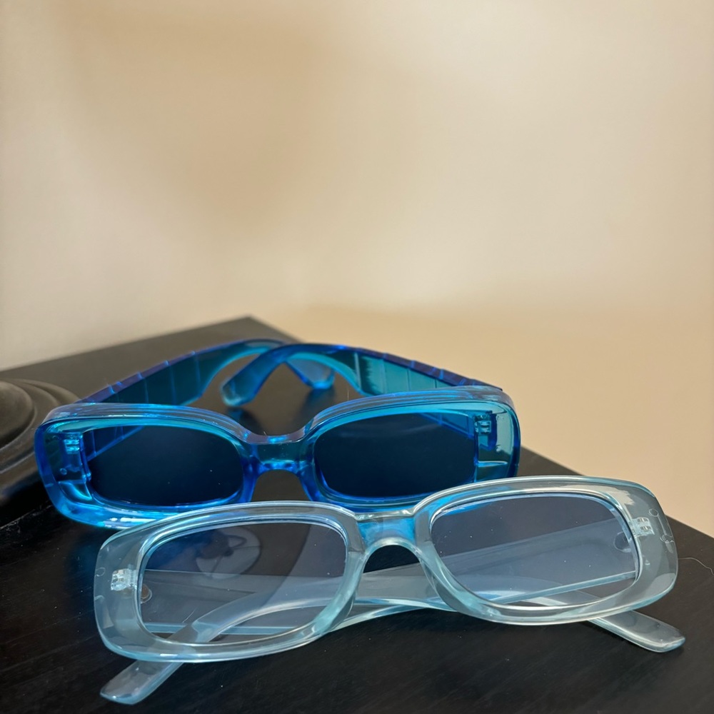 2 pairs of sunglasses